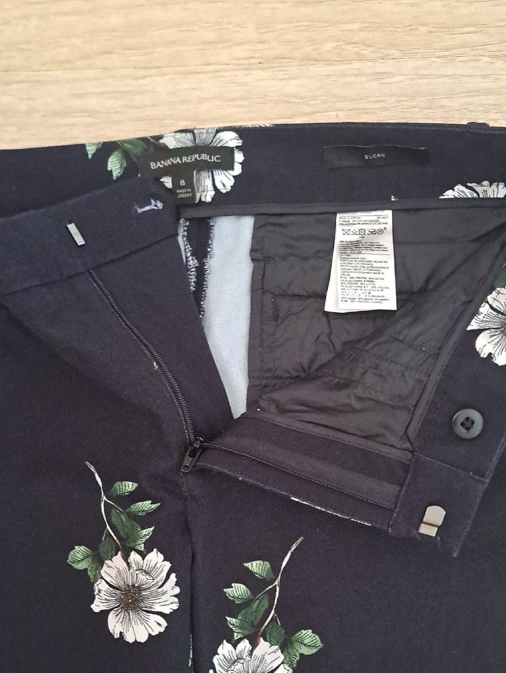 Banana Republic Black Floral Ankle Jeans  White Daisy Like Flowers . - Picture 8 of 11